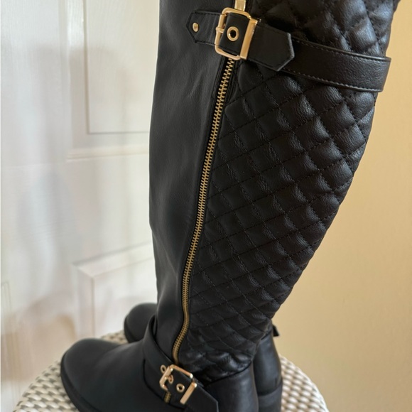 Comfortable classic black boot with gold hardware sz 7.5 - Picture 7 of 16